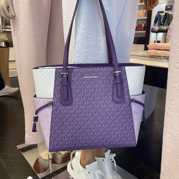 MICHAEL KORS Voyager Large Color-Block Signature Logo Shoulder Tote 
Dark Purple - Picture 5 of 16